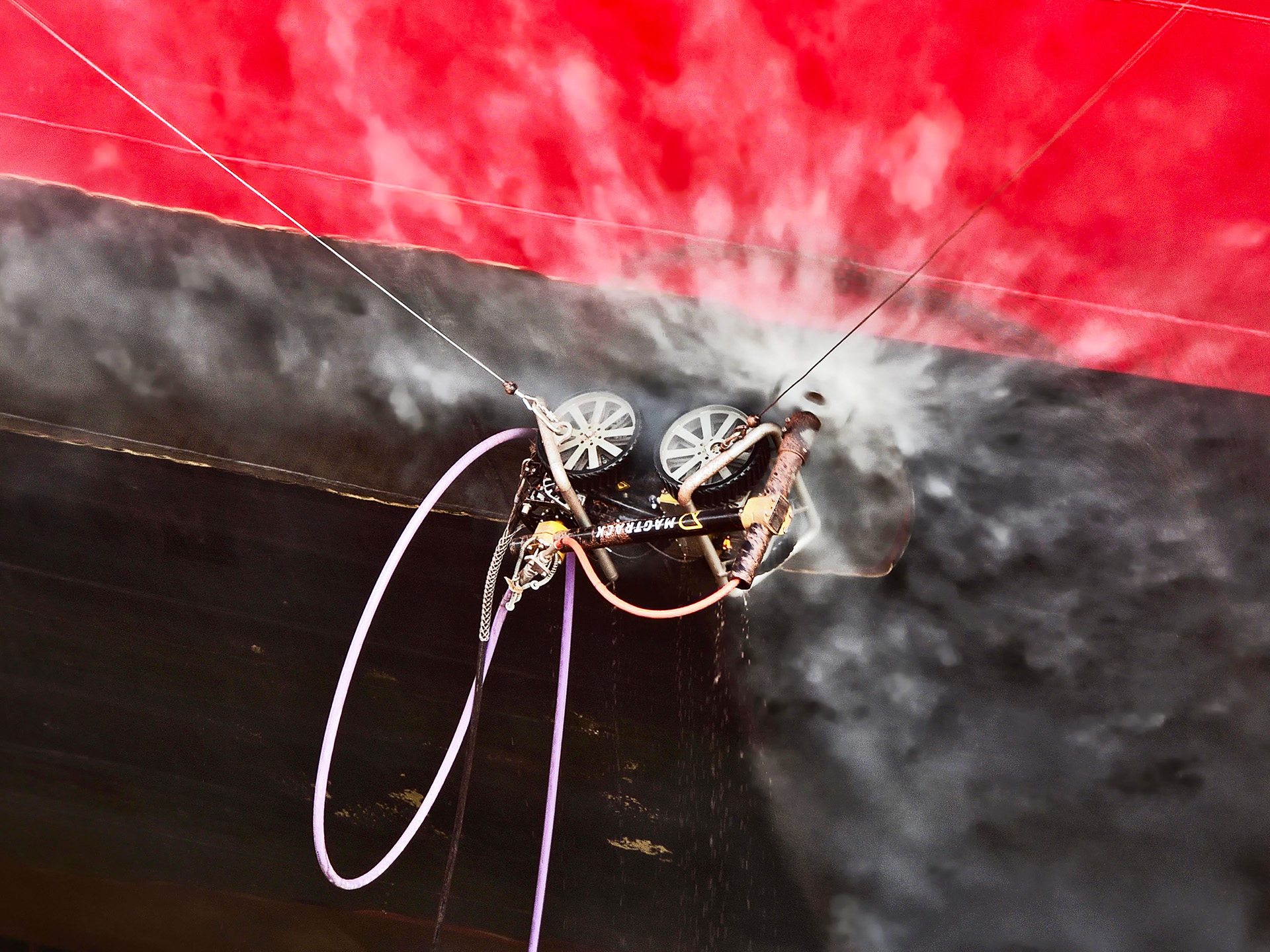 DERC MagTrack - magnetic robot crawler ship hull surface preparation